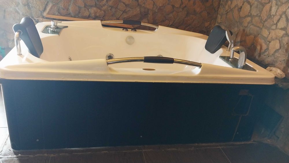 Продам джакузи в хорошем состоянии.