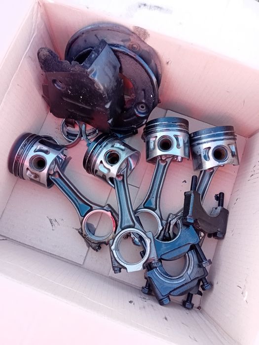 Vand Pistoane si alte piese VW Golf 5