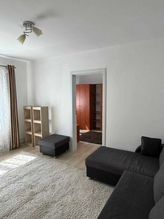 Se oferă spre închiriere apartament cu 2 camere, mobilat, situat la etajul 1, pe strada Semaforului, în cartierul Vasile Aaron.