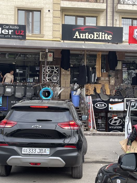 Tracker 2 qora glansiviy parog