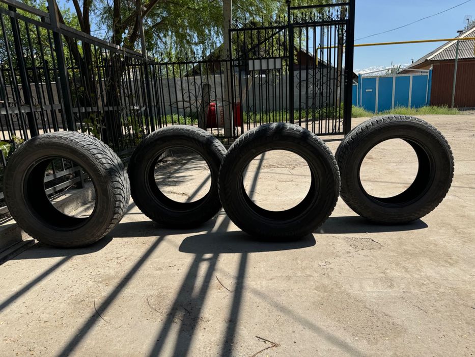 Зимние шины 265/60R18