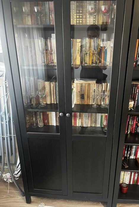vand doua corpuri de biblioteca cu doua usi cu sticla tip IKEA HEMNES 90X197 cm.+