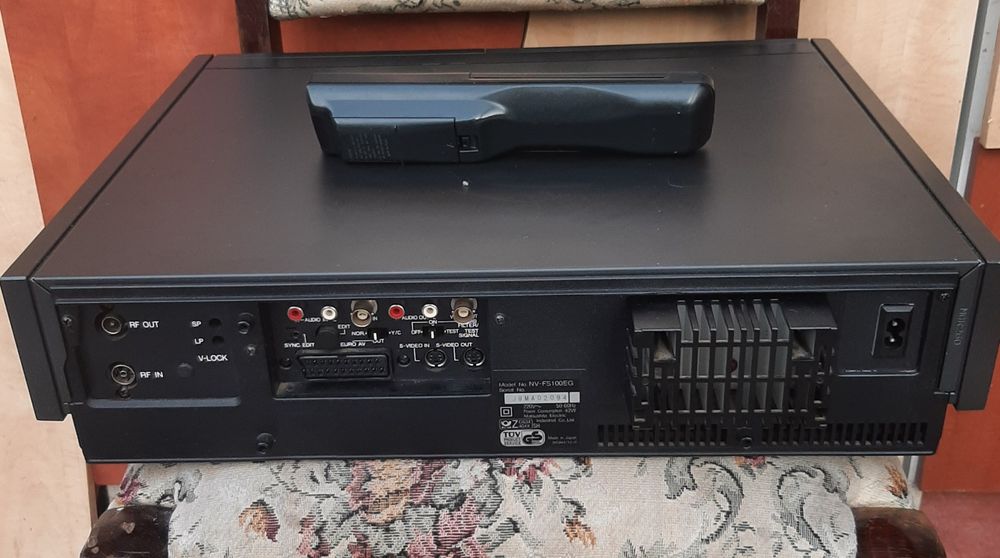 Vând videorecorder panasonic stereo nv-fs100 în stare bună impecabil