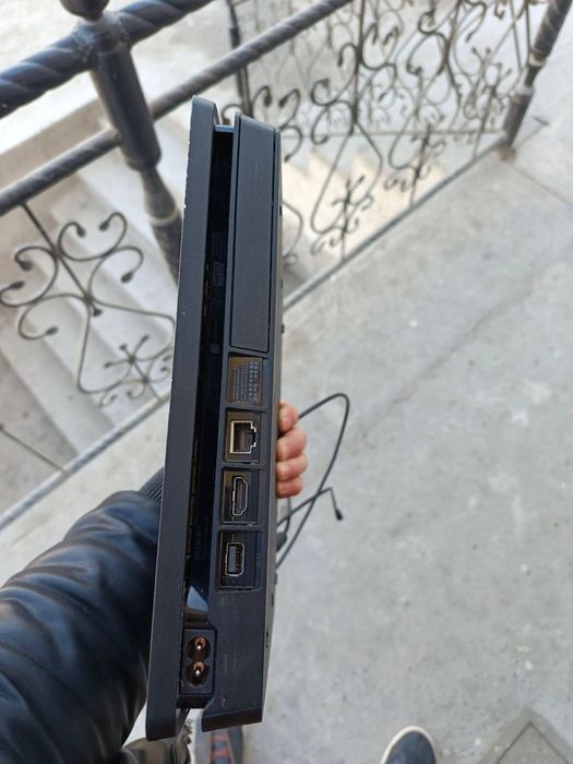 PlayStation 4 Slim Sotiladi Ps4