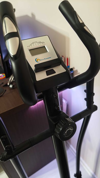 Vând bicicletă eliptică magnetică FitTronic 510E aproape nouă