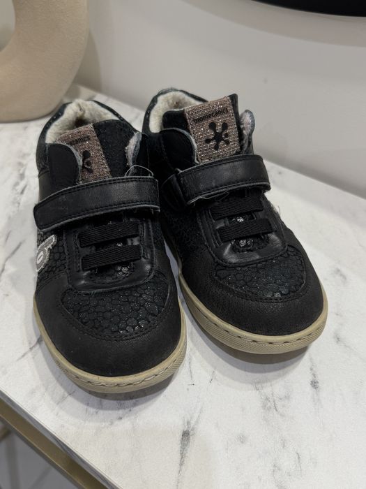 Кроссовки на девочку