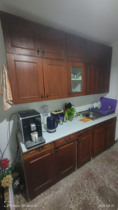 Vând apartament cu două camere confort 1 etaj 4 din 4  68 metri pătrați.