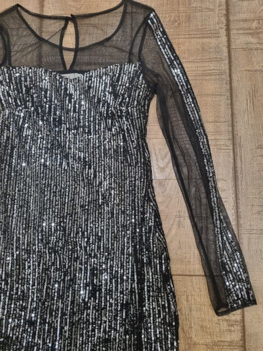 Елегантна рокля с пайети