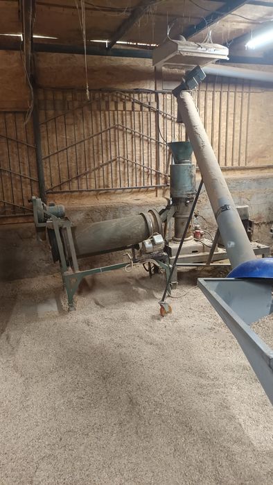 Продавам линия за производство на пелети на пелети състояща се от:

Пе