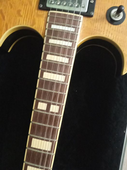 Продам электрогитару . Gibson.