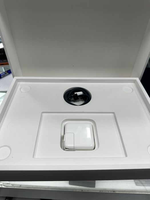 Macbook Air 13. M2 16/256