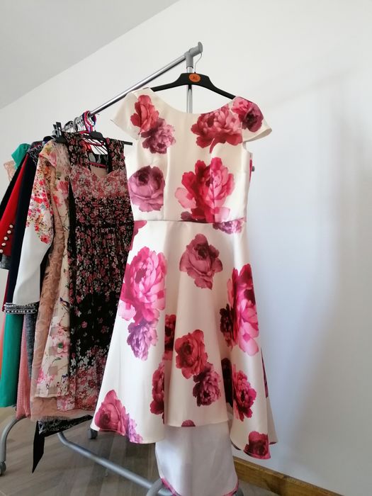 Vând rochie, print floral