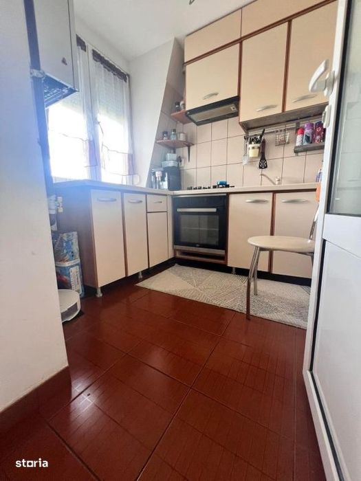 Apartament 4 camere decomandat cu scara interioara, Zona Sarari