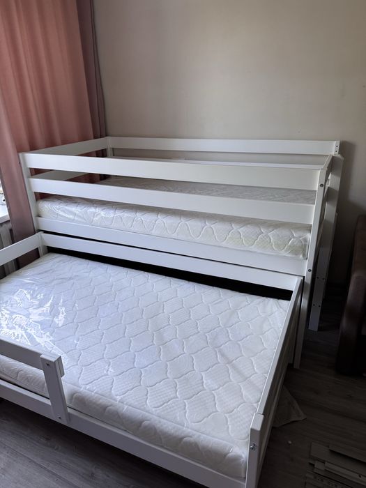 Продам двухъярусную  кровать матрешку