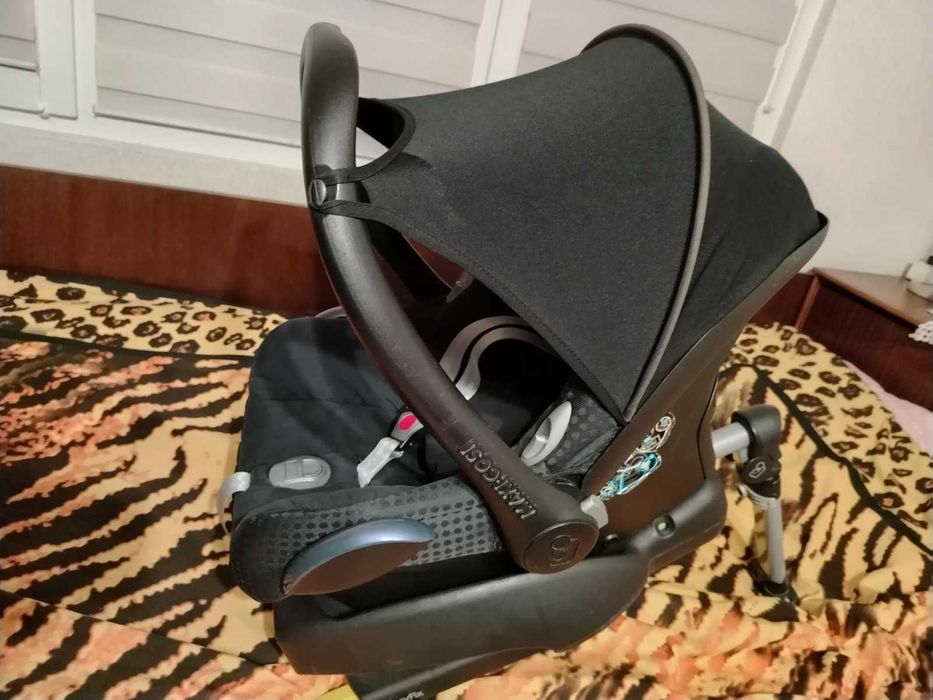 Maxi cosi бебешко кошче за кола + изофикс база