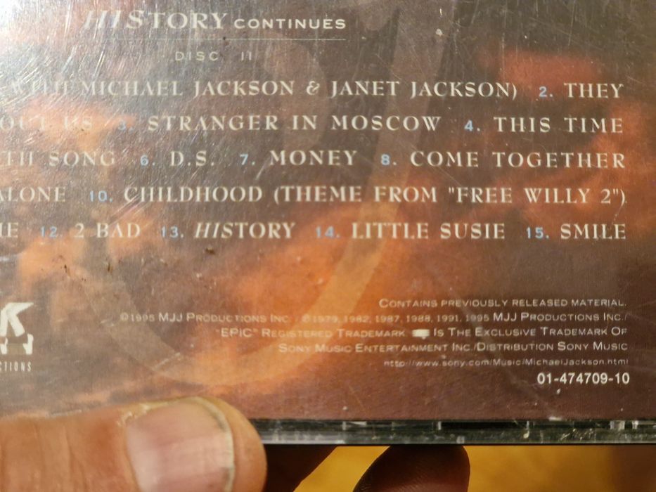 Set 2 CD-uri album Michael Jackson cu autograf original M.J.