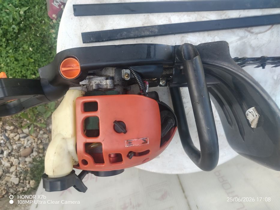Foarfecă gard viu pe benzina