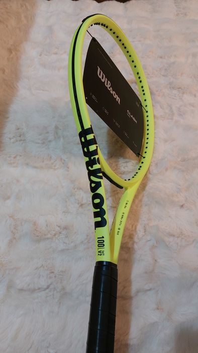 Продаётся  теннисная  ракетка