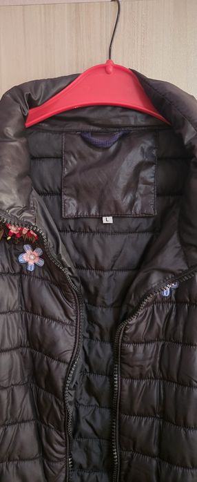 Яке черно бродирани цветя