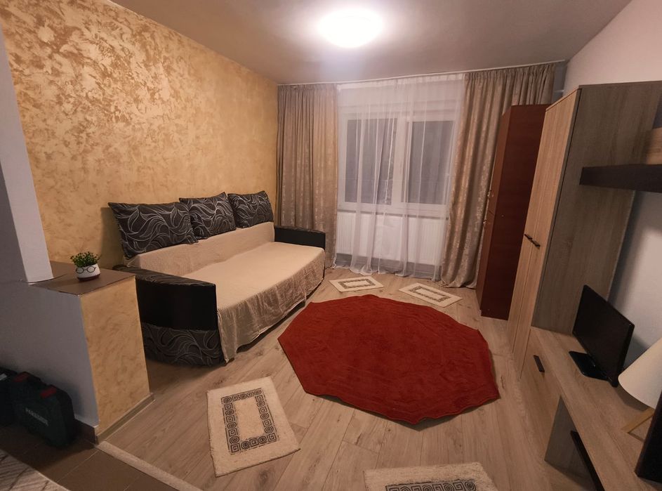 Închiriez garsoniera