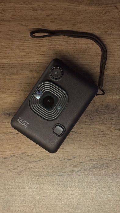 Продам instax mini liplay