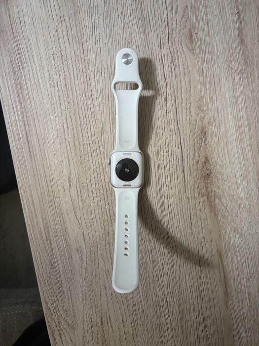 Продавам 2 броя Apple Watch SE в отлично състояние. Работят безупречно, продават се заедно или поотделно. Пишете на лично.
