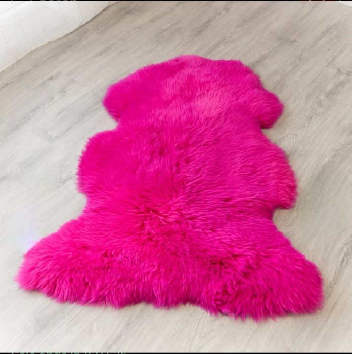Овча кожа килим,постелка,уникален цвят фуксия,магента