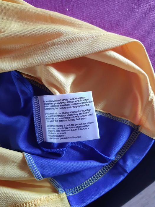 Екип жълт (фланелка и гащета) на Левски на Седрик Бардон