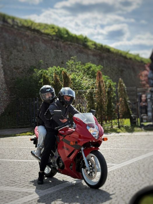 Motocicleta suzuki gs500f