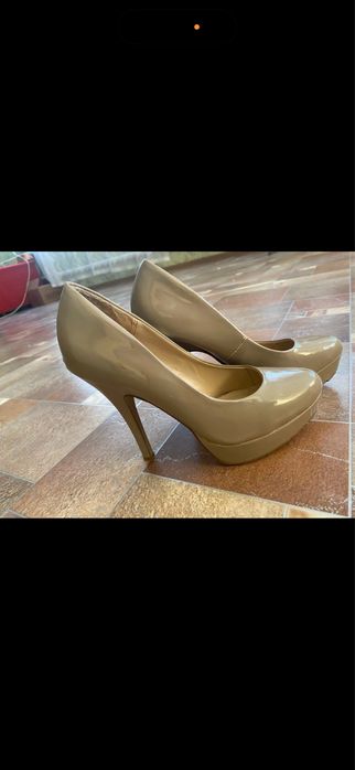 Продам женские туфли