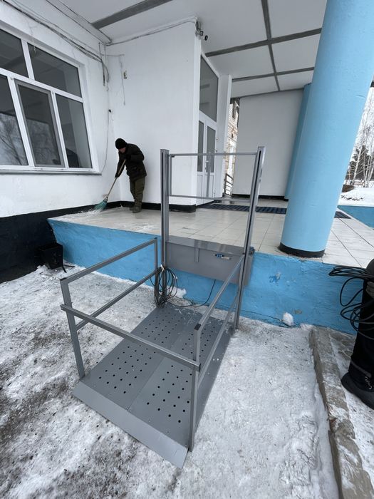 Подъемник для инвалидов (пандус)