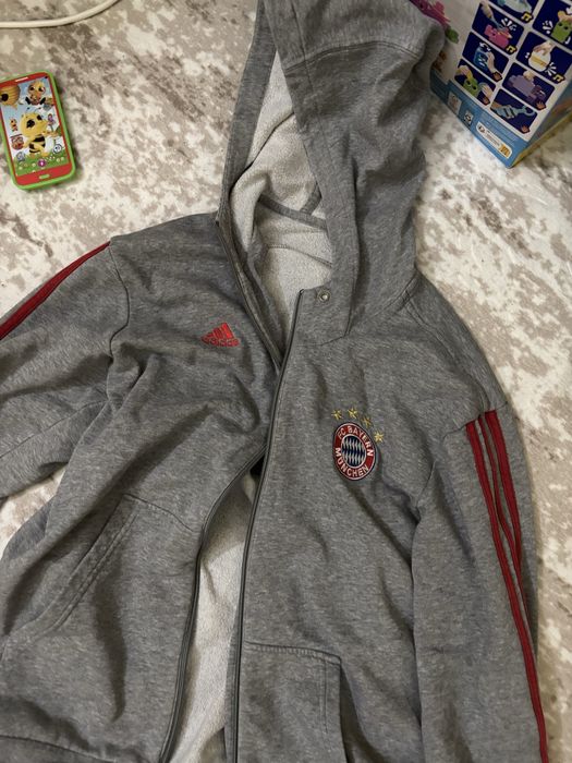 Оригинален суитшърт на Bayern Munchen
