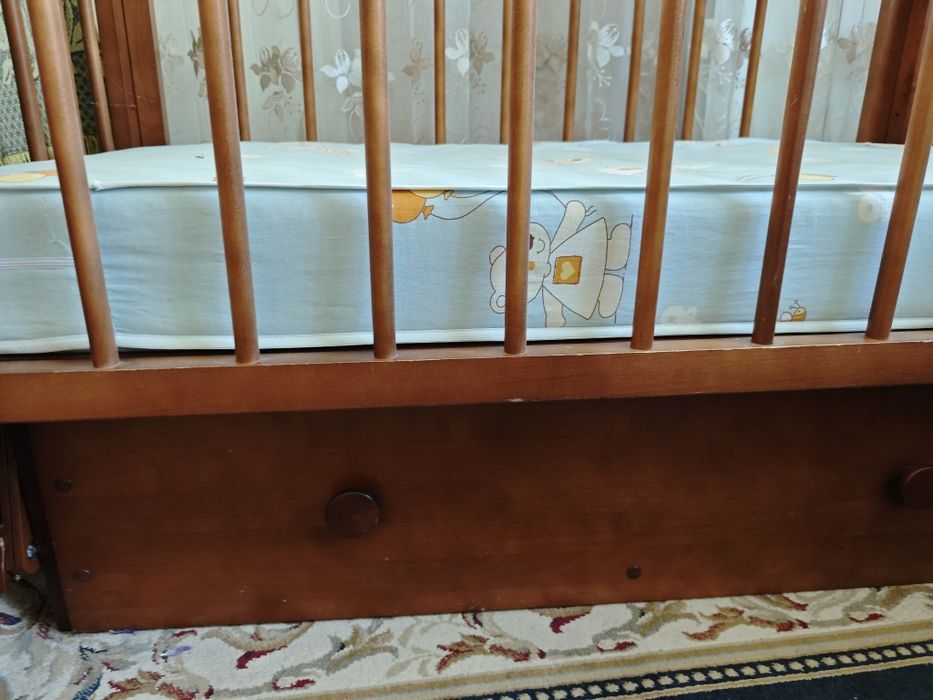 Манеж массив дерево с маятником