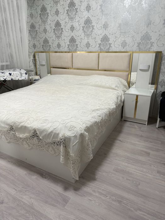 Продаю спальный гарнитур