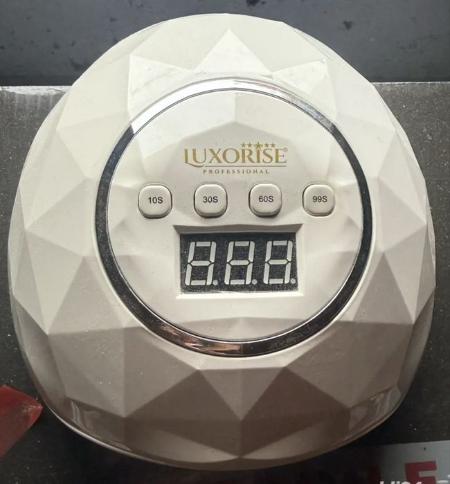 Masă manichiură preț 1700 lei negociabil