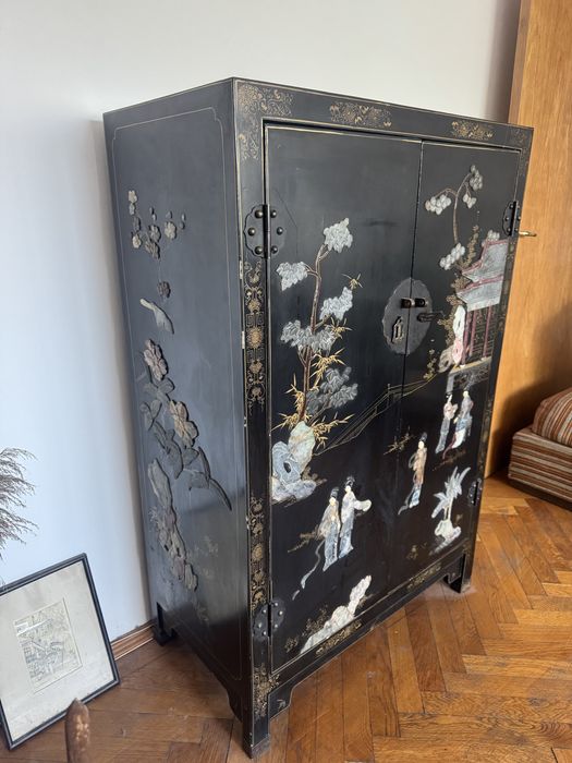 Dulap chinezesc cu pietre de sidef
