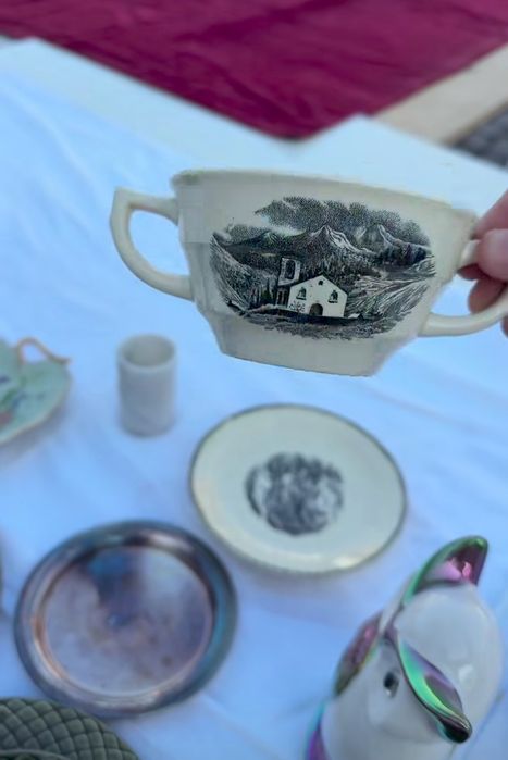 Антикварен сет за супа - купа с две дръжки с подложна чиния