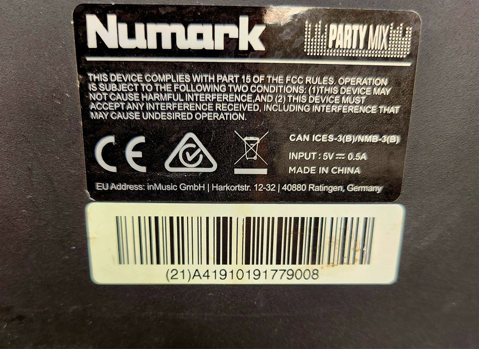 Amanet F28: Consola DJ Numark Party Mix (L)