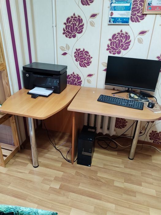 Продам стол 2шт 10 тыс модно в офис