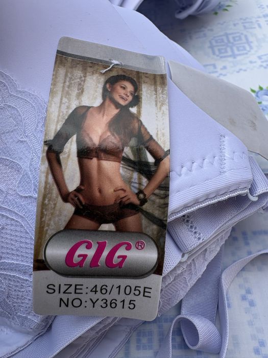 Sutiene dama cu dantela dar si simple