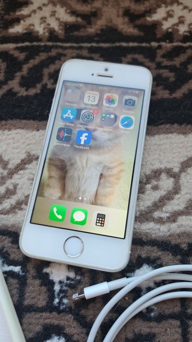 IPhone SE 16 Gb белый