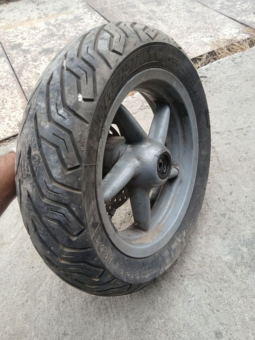 Гума за скутер 130/70/12.  Michelin
