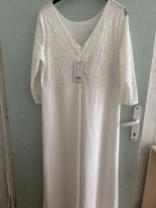 Официална бяла рокля