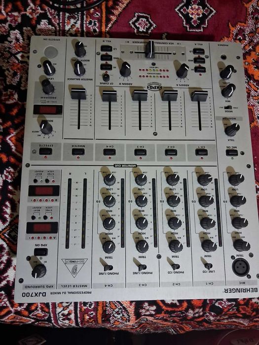 Behringer Pro Mixer DJX700