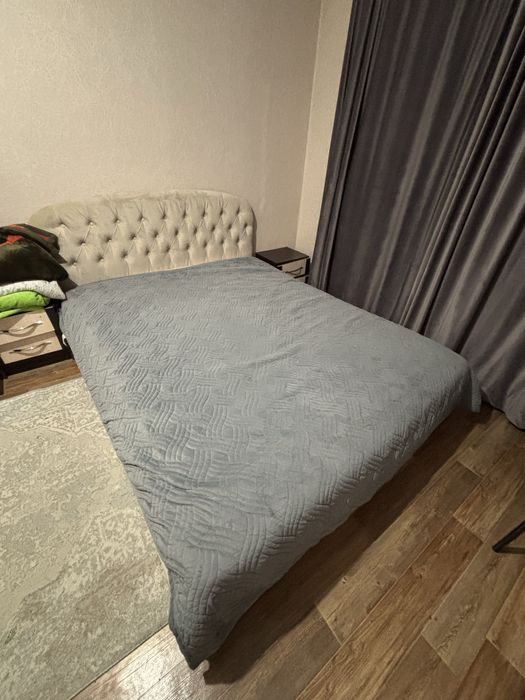 Кровать двухспальная с матрасом