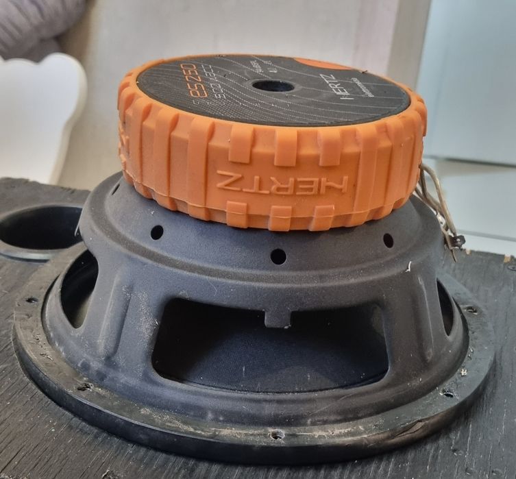 Сабвуфер Hertz ES250
