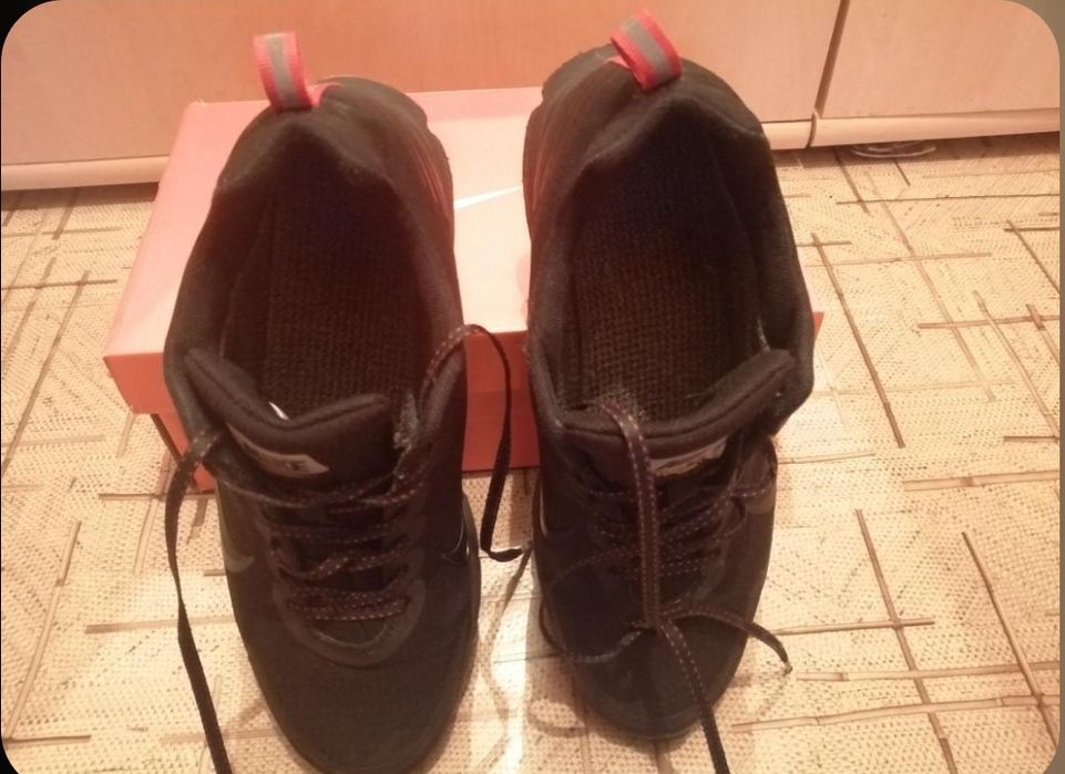 Кроссовки качественные