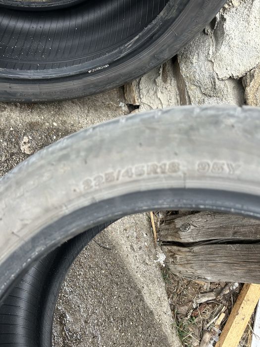 Летни гуми bridgestone 225 45 18 2 бр.
