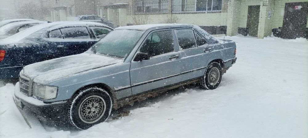 Мерседес 190 год 1983