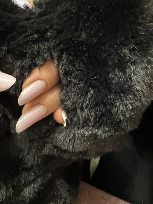 Guler nou, blană sintetică.